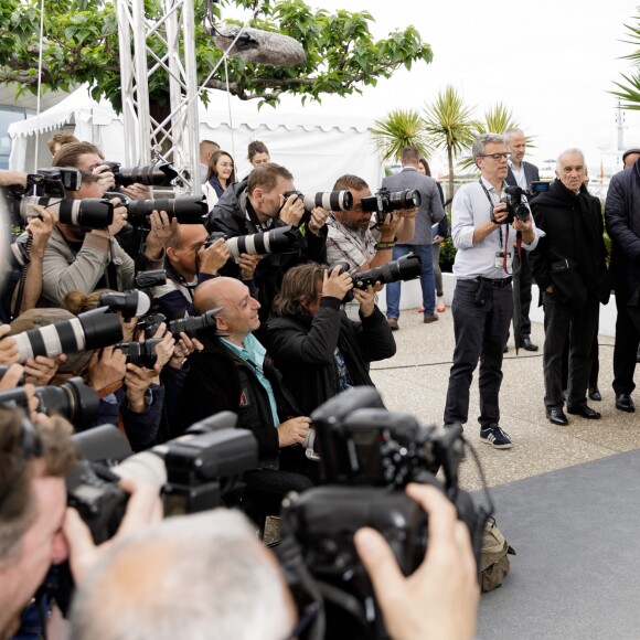 Photocall de la Palme d'or d'honneur à Alain Delon lors du 72ème Festival International du film de Cannes. Le 19 mai 2019 © Jacovides-Moreau / Bestimage