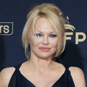 Pamela Anderson au photocall de la 28ème cérémonie des trophées UNFP (Union nationale des footballeurs professionnels) au Pavillon d'Armenonville à Paris, France, le 19 mai 2019.