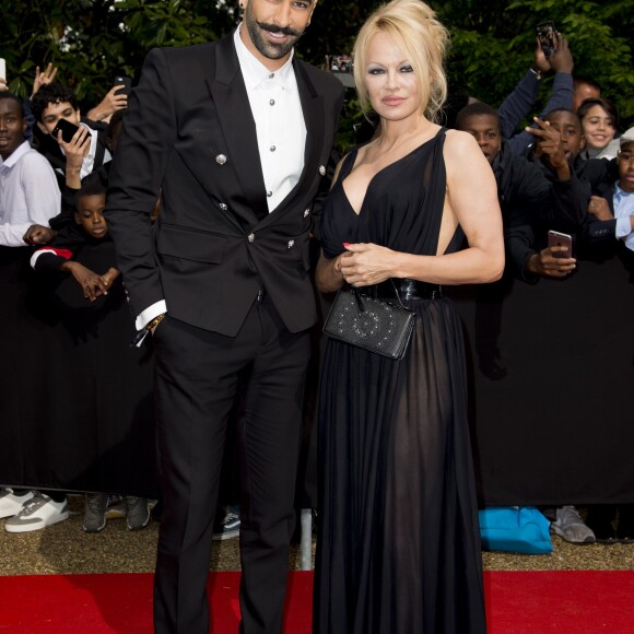 Adil Rami et sa compagne Pamela Anderson arrivent à la 28ème cérémonie des trophées UNFP (Union nationale des footballeurs professionnels) au Pavillon d'Armenonville à Paris, France, le 19 mai 2019.  Adil Rami and Pamela Anderson arrive at the 28th edition of the UNFP (French National Professional Football players Union) trophy ceremony at Pavillon d'Armenonville, in Paris, France, on May 19, 2019.19/05/2019 - Paris