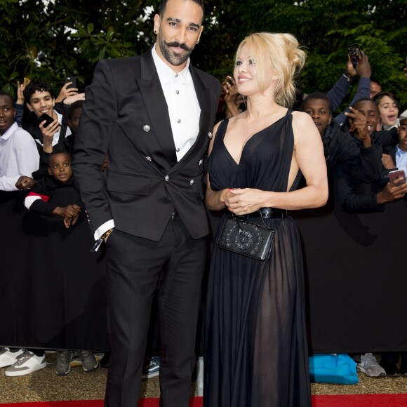 Adil Rami et sa compagne Pamela Anderson arrivent à la 28ème cérémonie des trophées UNFP (Union nationale des footballeurs professionnels) au Pavillon d'Armenonville à Paris, France, le 19 mai 2019.  Adil Rami and Pamela Anderson arrive at the 28th edition of the UNFP (French National Professional Football players Union) trophy ceremony at Pavillon d'Armenonville, in Paris, France, on May 19, 2019.19/05/2019 - Paris