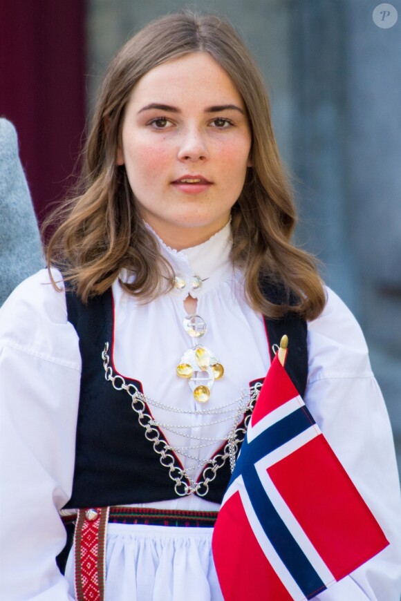 La princesse Ingrid Alexandra le 17 mai 2019 devant la résidence royale de Skaugum à Asker pour les célébrations matinales de la Fête nationale norvégienne.