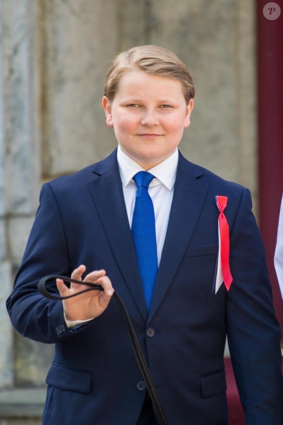 Le prince Sverre Magnus le 17 mai 2019 devant la résidence royale de Skaugum à Asker pour les célébrations matinales de la Fête nationale norvégienne.