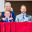 La princesse Ingrid Alexandra, le prince Sverre Magnus, la princesse Mette-Marit et le prince Haakon de Norvège au balcon du palais royal le 17 mai 2019 lors des célébrations de la Fête nationale norvégienne à Oslo.