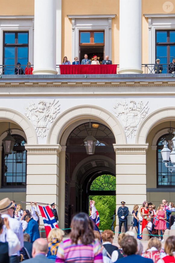 Image des célébrations de la Fête nationale norvégienne le 17 mai 2019 devant le palais royal à Oslo.