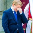 Le prince Sverre Magnus un peu fatigué le 17 mai 2019 devant la résidence royale de Skaugum à Asker lors des célébrations très matinales de la Fête nationale norvégienne.