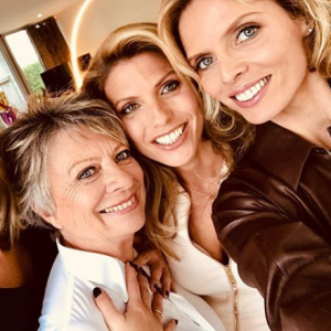 Sylvie Tellier, ses soeurs Anne-Sophie et Stéphanie ainsi que leur maman Annick s'affichent complices sur Instagram, le 21 mai 2019 pour célébrer le 70e anniversaire d'Annick.