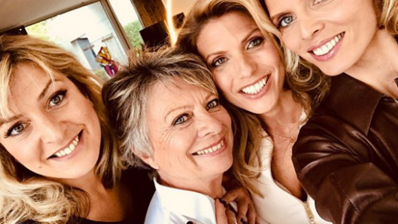 Sylvie Tellier : Rare photo complice avec ses soeurs et sa mère