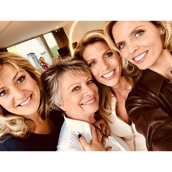 Sylvie Tellier, ses soeurs Anne-Sophie et Stéphanie ainsi que leur maman Annick s'affichent complices sur Instagram, le 21 mai 2019 pour célébrer le 70e anniversaire d'Annick.