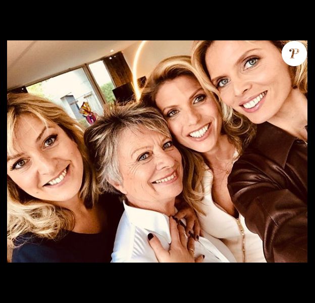 Sylvie Tellier, ses soeurs Anne-Sophie et Stéphanie ainsi que leur maman Annick s'affichent complices sur Instagram, le 21 mai 2019 pour célébrer le 70e anniversaire d'Annick.