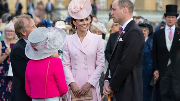 Kate Middleton printanière pour la garden party du palais avec William