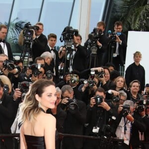 Marion Cotillard, Jean Dujardin et Gilles Lellouche à la première du film "La belle époque" lors du 72ème Festival International du Film de Cannes, France, le 20 mai 2019. © Denis Guignebourg/Bestimage