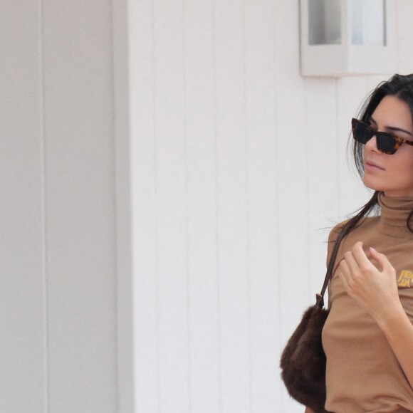 Kendall Jenner déjeune sur la terrasse de l'hôtel du Cap-Eden-Roc, à Antibes. Le 23 mai 2019.