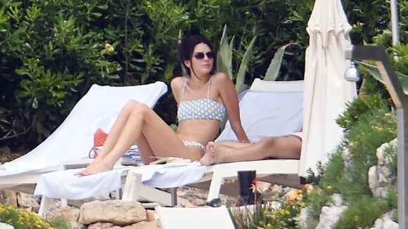 Kendall Jenner à Cannes : craquante en bikini avec Luka Sabbat