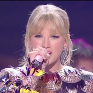 Taylor Swif présente son nouveau titre, "Me" sur la scène de "The Voice"- 25 mai 2019.