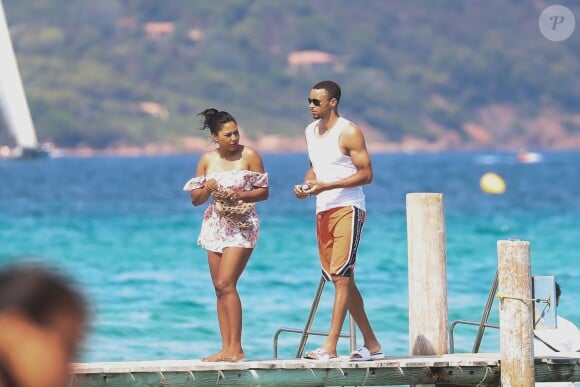 Le joueur américain de basket-ball Stephen Curry et sa femme Ayesha sur le ponton du Club 55 à Saint-Tropez, France, le 30 juillet 2016.