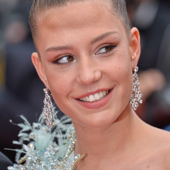 Adèle Exarchopoulos lors de la montée des marches du film Sibyl, au Festival de Cannes le 24 mai 2019