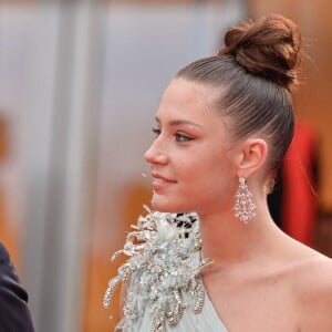 Adèle Exarchopoulos lors de la montée des marches du film Sibyl, au Festival de Cannes le 24 mai 2019