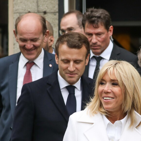 Le président de la république, Emmanuel Macron et la première dame Brigitte Macron votent pour les élections européennes au Touquet, le 26 mai 2019. © Stéphane Lemouton / Bestimage