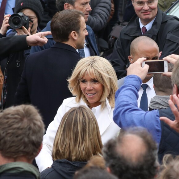 Le président de la république, Emmanuel Macron et la première dame Brigitte Macron votent pour les élections européennes au Touquet, le 26 mai 2019. © Stéphane Lemouton / Bestimage