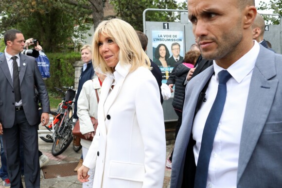 Le président de la république, Emmanuel Macron et la première dame Brigitte Macron votent pour les élections européennes au Touquet, le 26 mai 2019. © Stéphane Lemouton / Bestimage