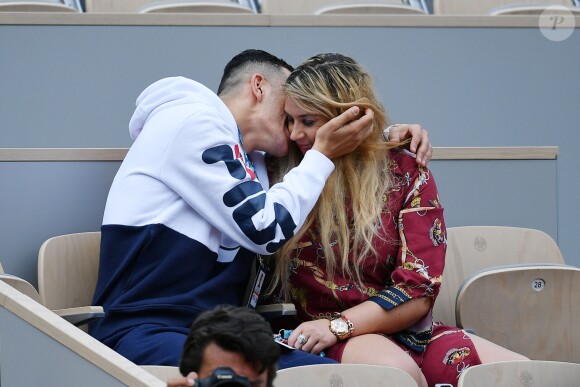 Exclusif - Marion Bartoli et son nouveau compagnon le joueur de football belge Yahya Boumediene s'embrassent dans les tribunes des Internationaux de France de Tennis de Roland Garros à Paris. 22 Mai 2019