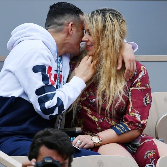 Exclusif - Marion Bartoli et son nouveau compagnon le joueur de football belge Yahya Boumediene s'embrassent dans les tribunes des Internationaux de France de Tennis de Roland Garros à Paris. 22 Mai 2019