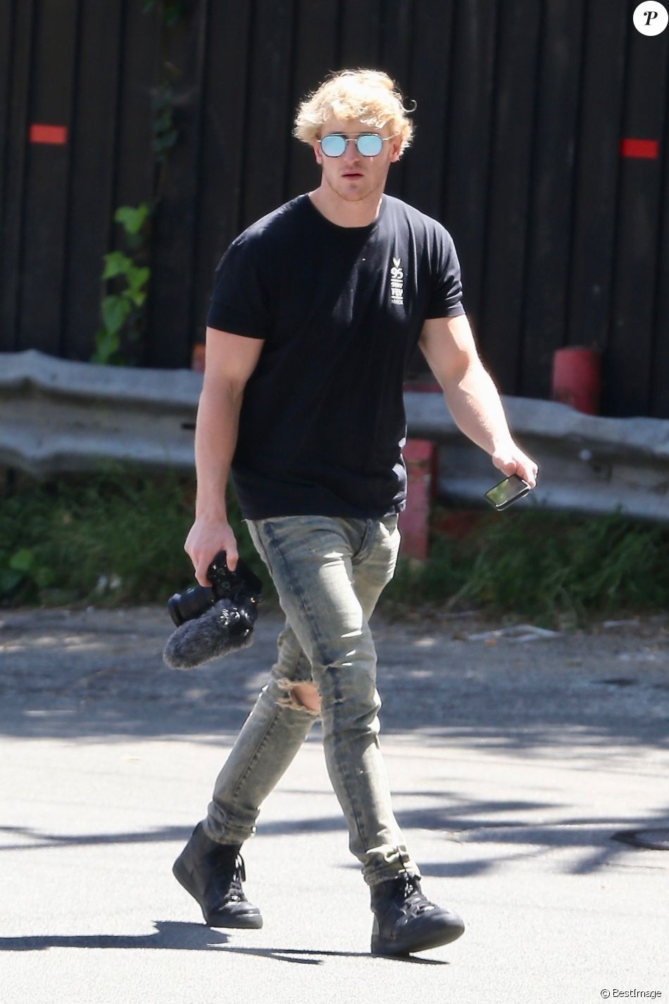 Exclusif - Logan Paul se promène à Los Angeles, le 17 ...