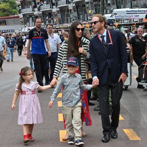 Andrea Casiraghi, sa femme Tatiana Santo Domingo et leurs enfants Sacha et India dans le paddock avant le départ du 77e Grand Prix de Formule 1 de Monaco le 26 mai 2019. © Bruno Bebert / Bestimage