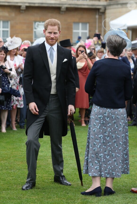 La reine Elisabeth II d Angleterre donne une garden party à Buckingham Palace en présence du prince Harry. Londres. Le 29 mai 2019.