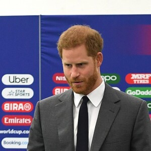 Le prince Harry, duc de Sussex, assiste au match d'ouverture de la Coupe du monde de cricket ICC 2019 entre l'Angleterre et l'Afrique du Sud au stade 'The Oval' à Londres, le 29 mai 2019.