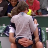 Nicolas Mahut avec son fils Natanel après sa victoire au second tour de Roland-Garros le 29 mai 2019 à Paris.