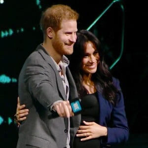 Le prince Harry, duc de Sussex, et Meghan Markle, duchesse de Sussex, enceinte, lors de l'évènement WE Day au Wembley Arena à Londres, Royaume Uni, le 6 mars 2019.