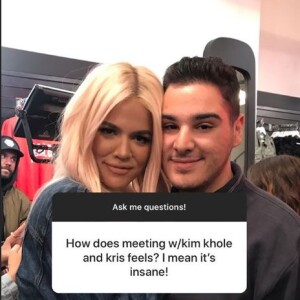 Narbeh et Khloe Kardashian lors d'une rencontre de fans avant qu'elle devienne sa cavalière pour son bal de promo à la Hoover High School à Glendale, en Californie le 31 mai 2019.