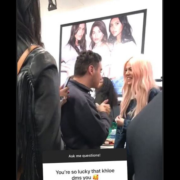 Narbeh rencontre Khloe Kardashian, sa cavalière pour son bal de promo à la Hoover High School à Glendale, en Californie le 31 mai 2019.