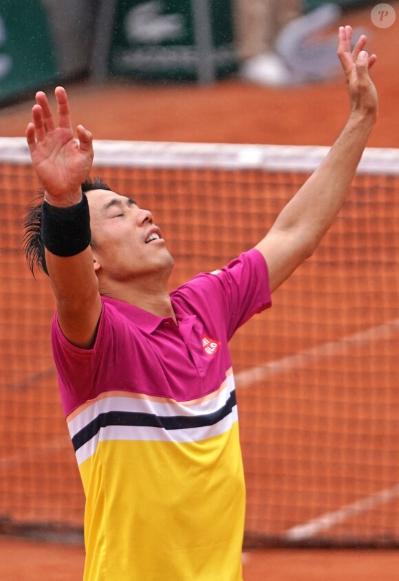 Kei Nishikori victorieux de Benoît Paire en huitièmes de finale de Roland-Garros le 3 juin 2019.