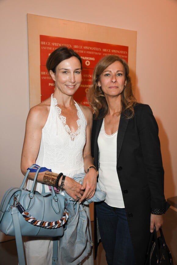 Elsa Zylberstein et Anne Gravoin - Exposition d'Albert Koski "Rock Art" à la Galerie Laurent Godin à Paris le 3 juin 2019. © Coadic Guirec/Bestimage