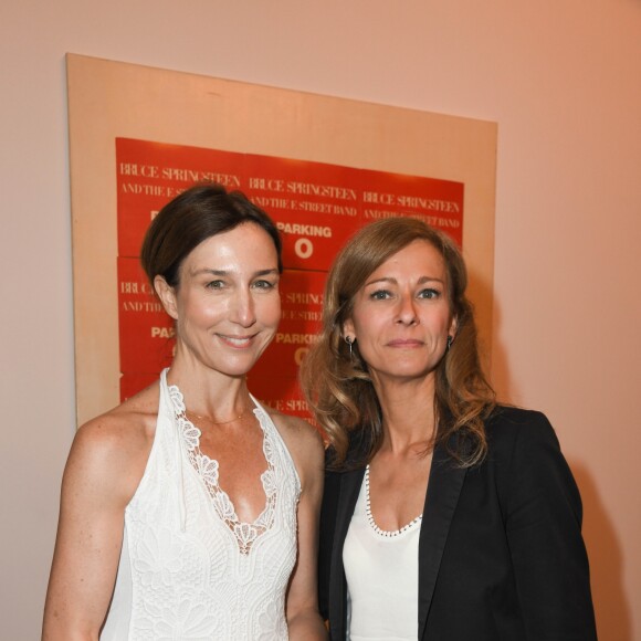 Elsa Zylberstein et Anne Gravoin - Exposition d'Albert Koski "Rock Art" à la Galerie Laurent Godin à Paris le 3 juin 2019. © Coadic Guirec/Bestimage