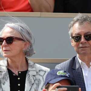 Michel Denisot et sa femme Martine dans les tribunes lors des internationaux de tennis de Roland Garros à Paris, France, le 4 juin 2019. © Jacovides-Moreau/Bestimage