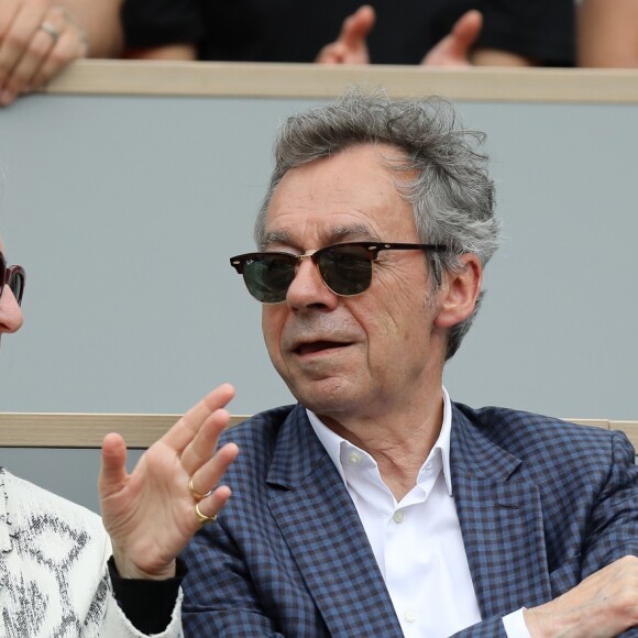 Michel Denisot et sa femme Martine dans les tribunes lors des internationaux de tennis de Roland Garros à Paris, France, le 4 juin 2019. © Jacovides-Moreau/Bestimage