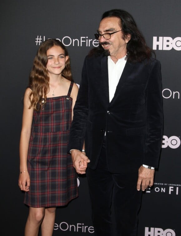 George DiCaprio (père de L. DiCaprio) et sa petite-fille Normandie à la première du film Ice on Fire au LACMA à Los Angeles, le 5 juin 2019.