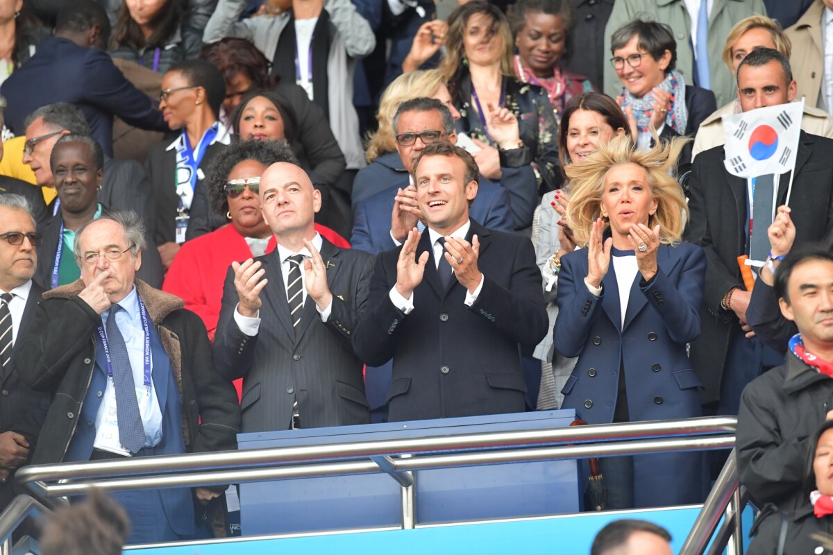 Photo : Le président de la République Emmanuel Macron et la première ...