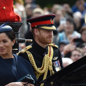 Meghan Markle, duchesse de Sussex, a fait son grand retour (en Givenchy) en public à l'occasion des célébrations de Trooping the Colour le 8 juin 2019 à Londres. En compagnie du prince Harry et de la duchesse Catherine de Cambridge lors de la procession, c'était sa première apparition publique depuis la naissance de son fils Archie, le 6 mai.