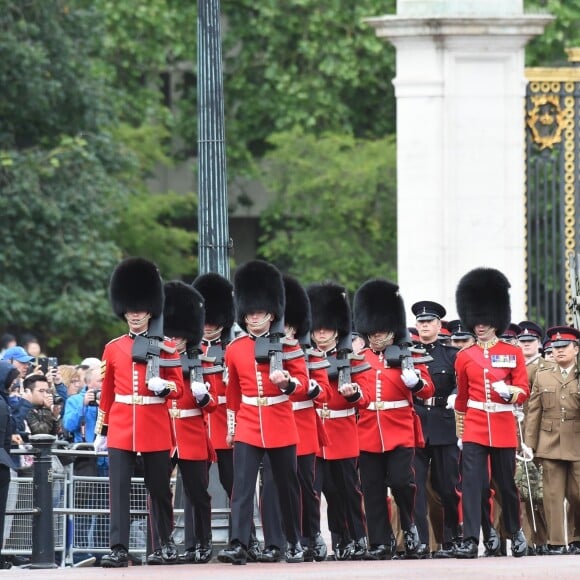 Meghan Markle, duchesse de Sussex, a fait son grand retour (en Givenchy) en public à l'occasion des célébrations de Trooping the Colour le 8 juin 2019 à Londres. En compagnie du prince Harry et de la duchesse Catherine de Cambridge lors de la procession, c'était sa première apparition publique depuis la naissance de son fils Archie, le 6 mai.