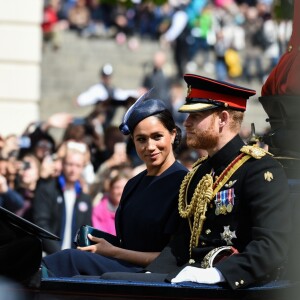 Meghan Markle, duchesse de Sussex, a fait son grand retour (en Givenchy) en public à l'occasion des célébrations de Trooping the Colour le 8 juin 2019 à Londres. En compagnie du prince Harry et de la duchesse Catherine de Cambridge lors de la procession, c'était sa première apparition publique depuis la naissance de son fils Archie, le 6 mai.