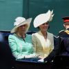 Kate Middleton, duchesse de Cambridge, en Alexander McQueen, et Camilla Parker Bowles, duchesse de Cornouailles, lors de la parade Trooping the Colour 2019 à Londres le 8 juin 2019. Meghan Markle, dont c'était la première apparition publique depuis la naissance d'Archie, partageait leur landau.