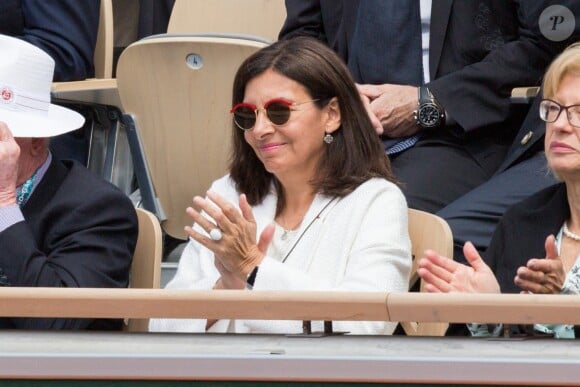 La maire de Paris, Anne Hidalgo, assiste à la demi-finale simple messieurs Djokovic - Thiem lors des internationaux de France de tennis de Roland Garros à Paris, France, le 8 juin 2019.