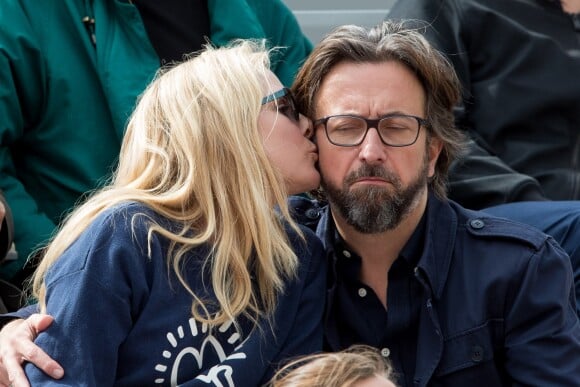 Natacha Régnier et son compagnon dans les tribunes des internationaux de France de tennis de Roland Garros à Paris, France, le 8 juin 2019. © Jacovides / Moreau/Bestimage