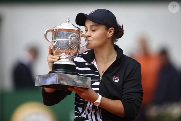 L'australienne Ashleigh Barty remporte face à la Tchèque M. Vondrousova la finale dames lors des internationaux de France de tennis de Roland Garros 2019 à Paris le 8 juin 2019. © JB Autisier / Panoramic / Bestimage