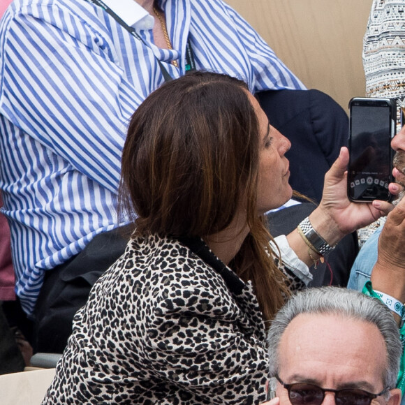 Christophe Maé et Nadège Sarron - People dans les tribunes lors de la finale messieurs des internationaux de France de tennis de Roland Garros 2019 à Paris le 9 juin 2019. © Jacovides-Moreau/Bestimage