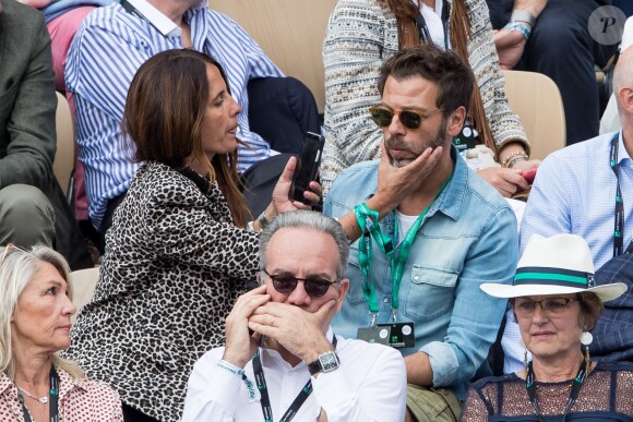 Christophe Maé et Nadège Sarron - People dans les tribunes lors de la finale messieurs des internationaux de France de tennis de Roland Garros 2019 à Paris le 9 juin 2019. © Jacovides-Moreau/Bestimage